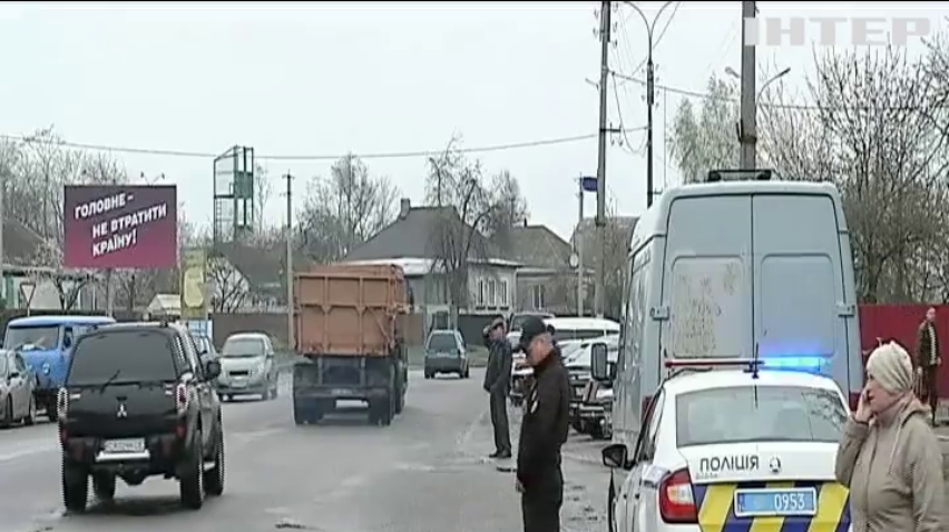 Жителі Черкащини обурені транзитом вантажівок через село
