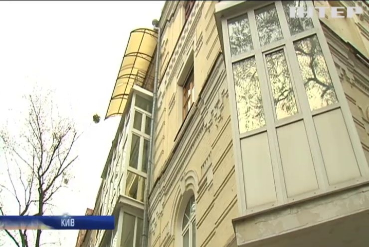 У Києві демонтують незаконні прибудови