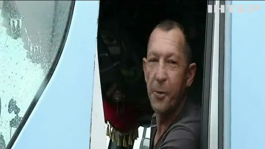 Жителі Черкащини протестують проти транзиту вантажівок через село
