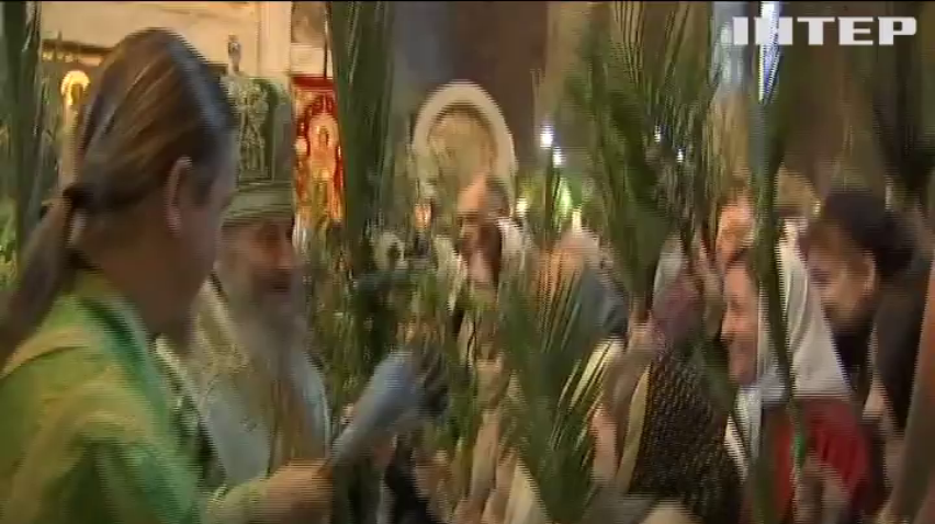 Вербна неділя: у Києво-Печерській Лаврі православні віряни східного обряду зібралися на святкове богослужіння