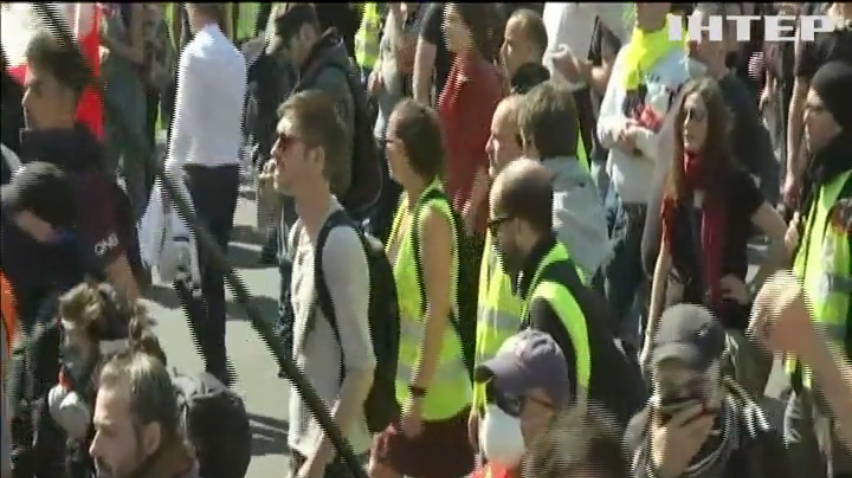 Париж з новою силою охопили протести "жовтих жилетів"