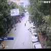 У Китаї водійку скутера збив гусак