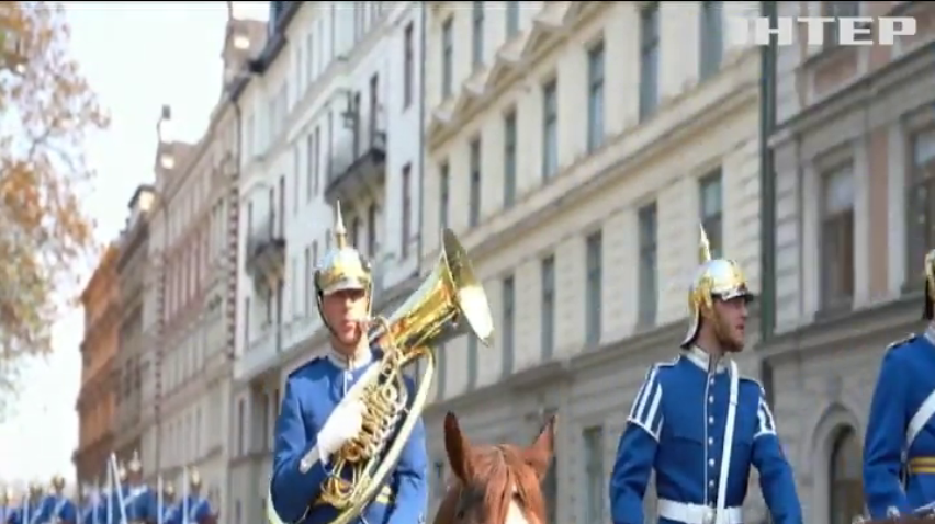 У Стокгольмі кінна гвардія стала на варту королівського палацу