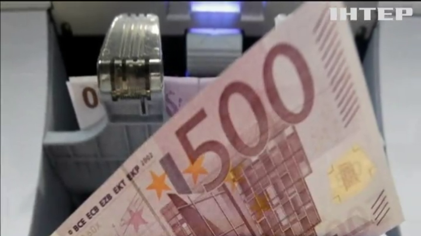У Євросоюзі зупиняють випуск купюр у 500 євро