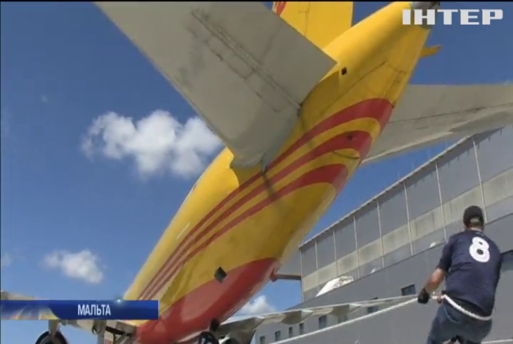 На Мальті силачі змагалися з перетягування "Боїнг 757"