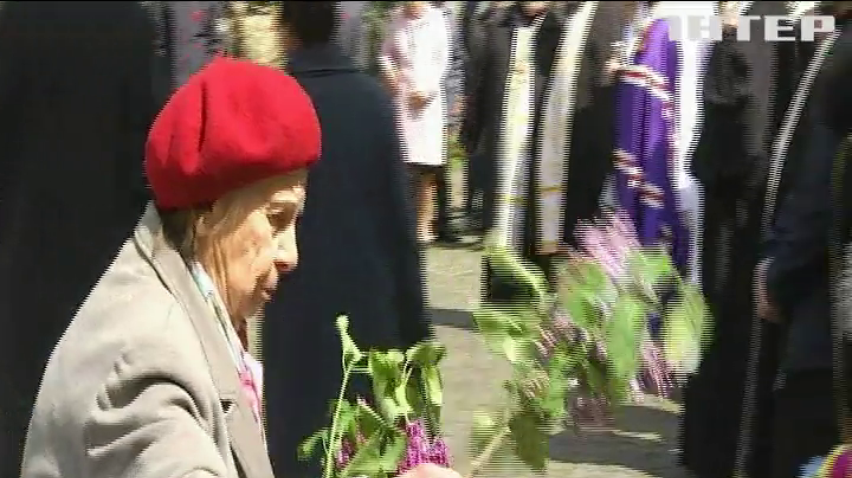 День пам'яті та примирення відзначили по всій України