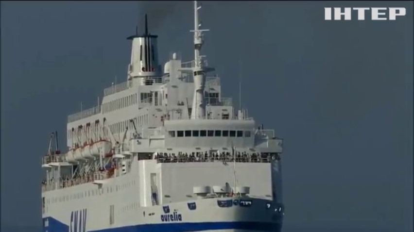 Італійський пором зазнав аварії у відкритому морі