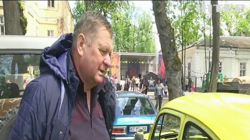 Автолюбителі Івано-Франківська влаштували фестиваль ретро-машин