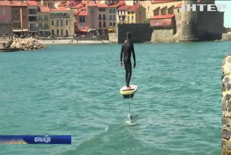 Житель Франції змайстрував електричну дошку для серфінгу