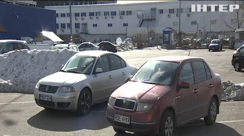Власникам нерозмитнених автівок продовжили термін пільгової реєстрації