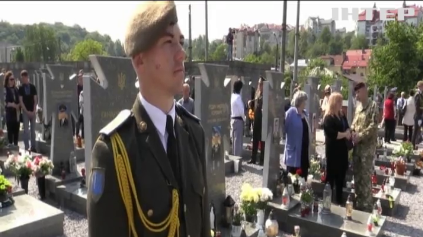 У Львові масовим забігом вшанували пам'ять Героїв України