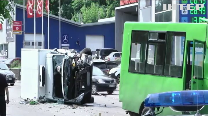 ДТП у Харкові: маршрутка з пасажирами протаранила вантажівку