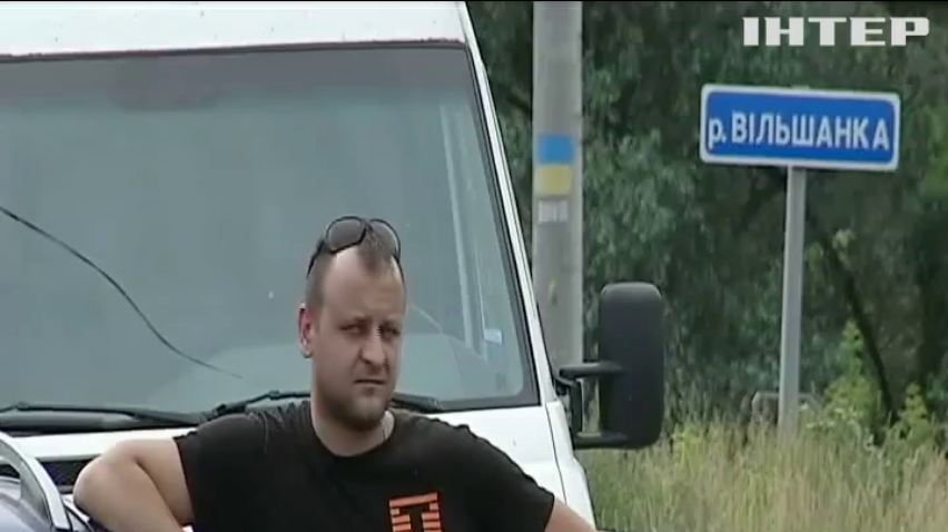Суцільне бездоріжжя: жителі Черкащини на знак протесту перекрили трасу державного значення