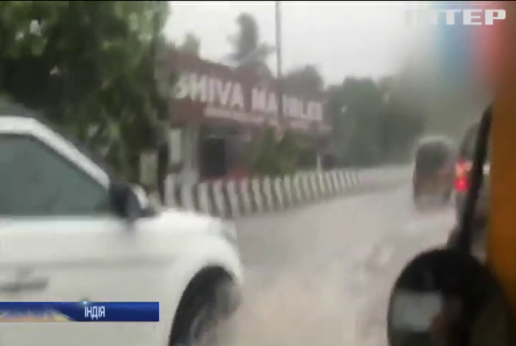 Сильні дощі паралізували життя фінансової столиці Індії 