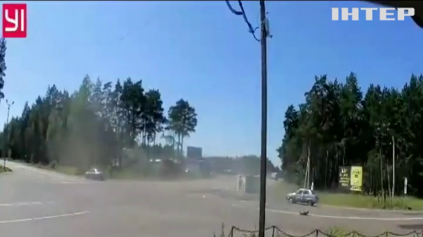На Волині карета швидкої врізалася у вантажівку