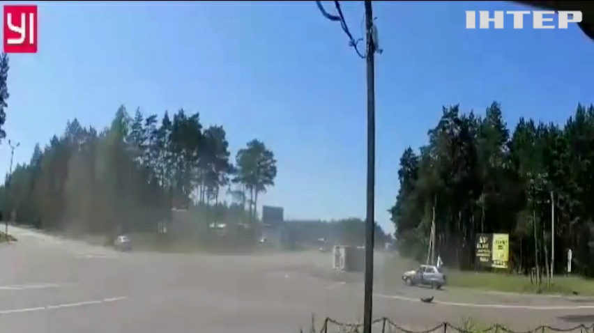 На Волині карета швидкої врізалася у вантажівку