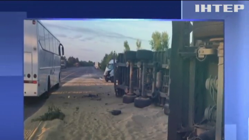На трасі Київ-Одеса зіткнулися дві вантажівки