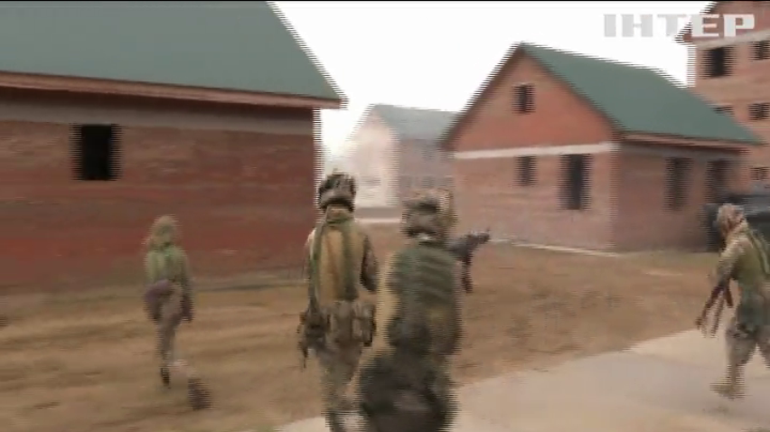 На Львівщині десантники та солдати НАТО штурмували містечко