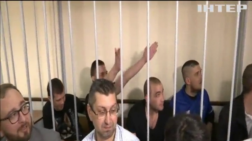 Російський суд продовжив арешт українським морякам