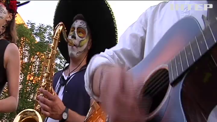 Santa Muerte: у Києві відбувся мексиканський нічний карнавал