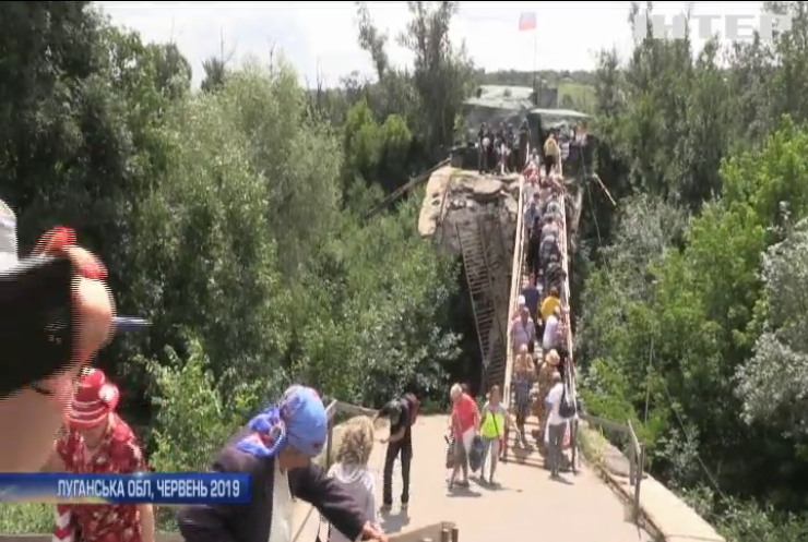 Відновлення мосту в районі Станиці Луганської зривають представники незаконних збройних формувань