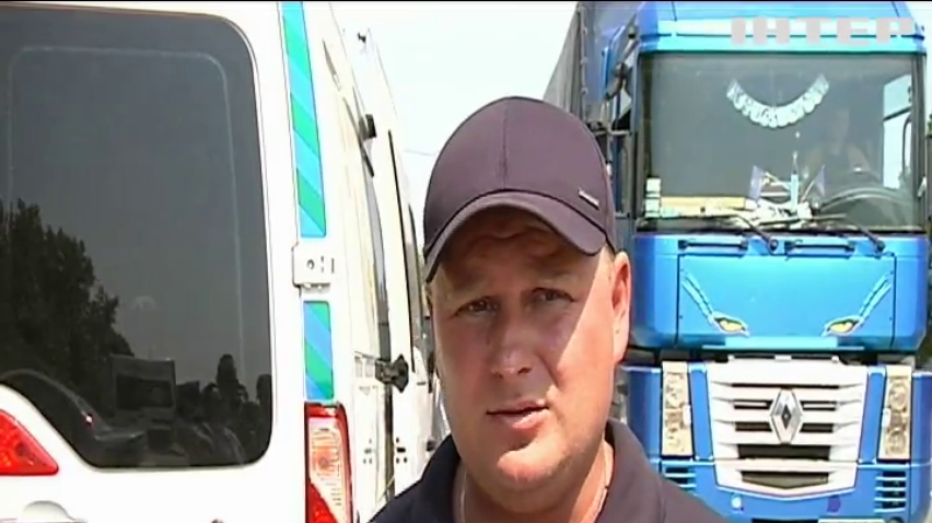 Жителі Миколаївщини вимагають зупинити руйнування вантажівками автошляхів