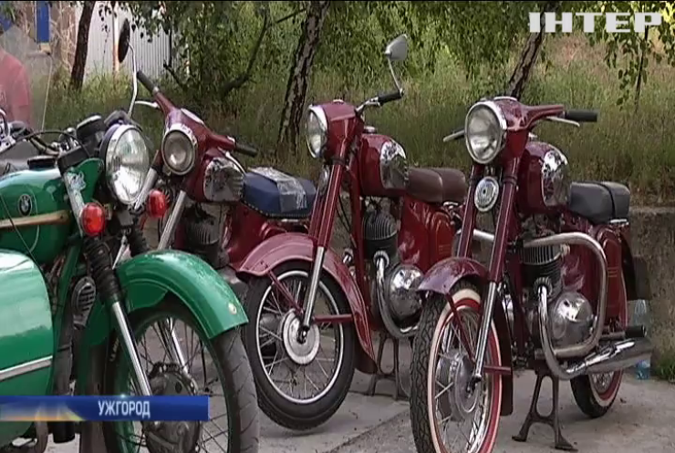 Пенсіонер з Ужгорода відновлює ретро-мотоцикли