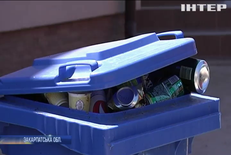 Завалені сміттям: в одному з районів Закарпаття більше не вивозять відходи