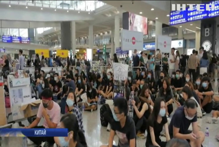 Аеропорт Гонконгу відновив роботу