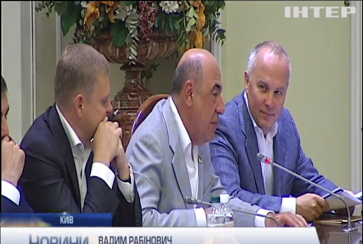 Депутати 9 скликання намагалися змусити Вадима Рабіновича говорити українською мовою