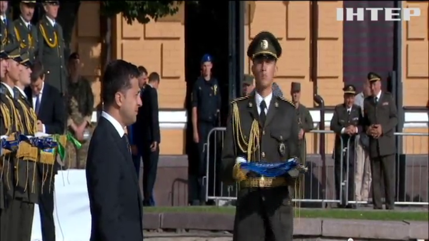 Володимир Зеленський взяв участь у традиційній церемонії підняття державного прапора
