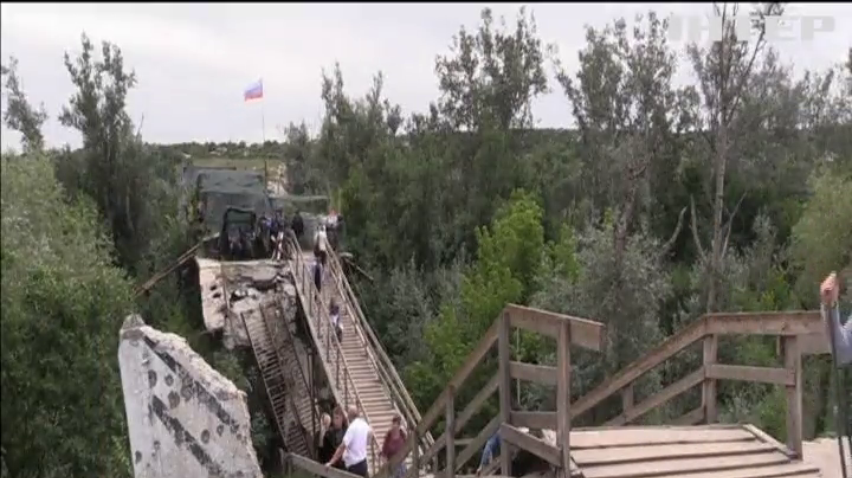 У Станиці Луганській зупиняють демонтаж укріплень