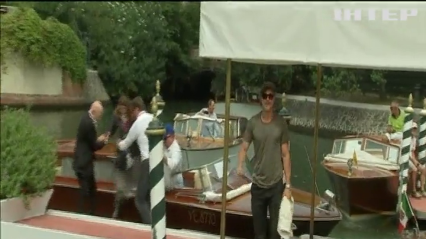 Бред Пітт прибув в гондолі на Венеційський кінофестиваль