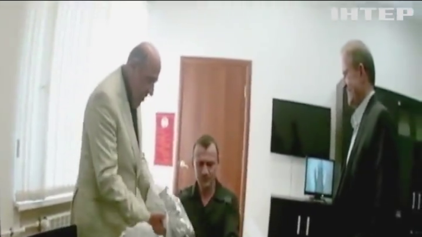 Народні депутати від "Опозиційної платформи - За життя" Віктор Медведчук та Вадим Рабінович поспілкувалися у російській в'язниці "Лефортово" з українськими політв'язнями