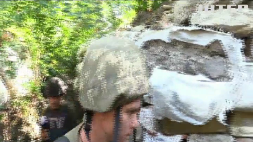 На Донбасі поранили українського військового