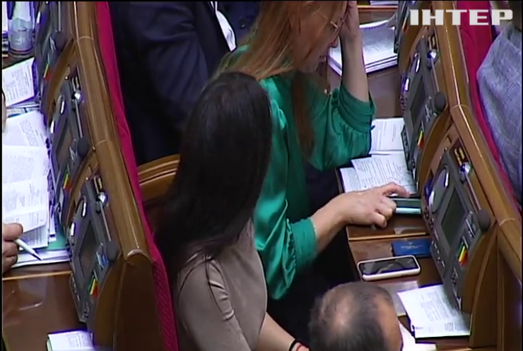 Засідання у Верховній Раді: депутати працюють у посиленому режимі