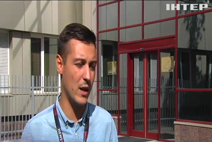 Тиск на Newsone: українські журналісти передали звернення до представництва Євросоюзу