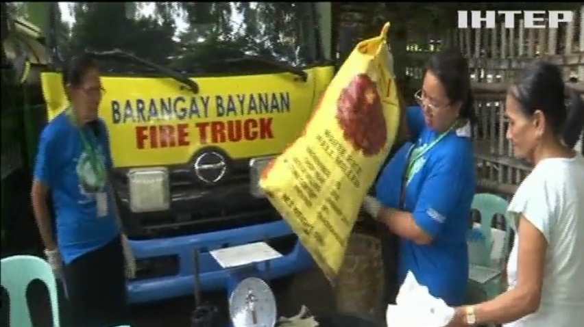 Кілограм рису за два кілограми сміття: на Філіпінах влаштували незвичайний бартер