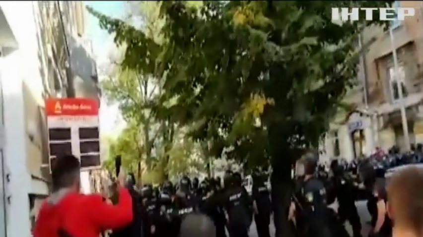 Марш Рівності у Харкові: поліцейського шпиталізували із опіком очей