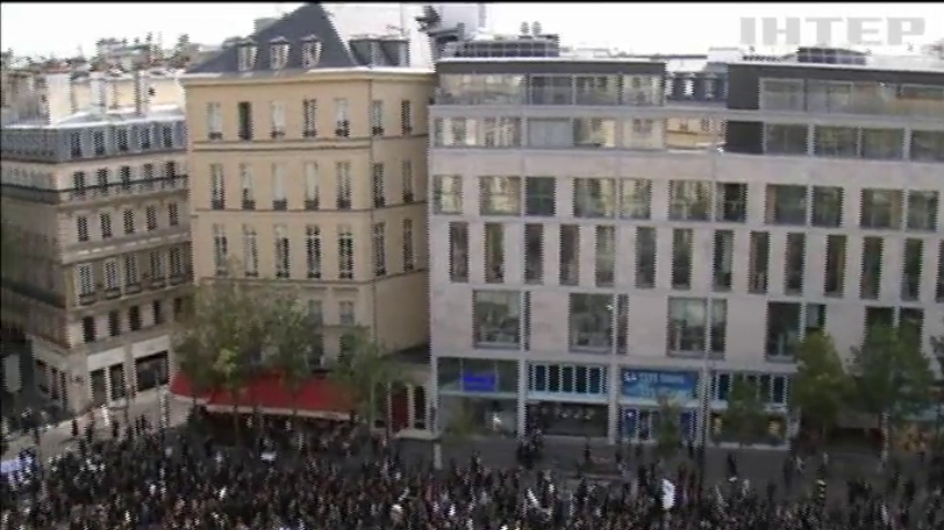 Адвокати та лікарі вийшли на протест у Парижі