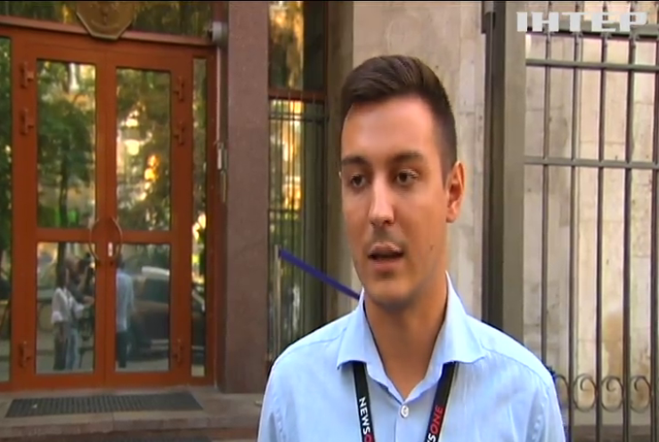 Журналісти телеканалів NewsOne та "112-Україна" проінформували іноземні представництва про тиск на ЗМІ