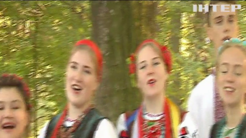 У Чернівцях відзначили 30 річницю фестивалю сучасної пісні і поп-музики "Червона рута"