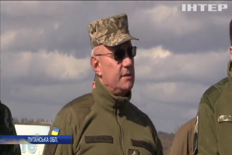 Міністр оборони пояснив жителям Золотого причину затримки розведення військ