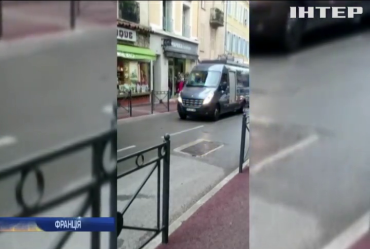 У Франції зловмисник забарикадувався в музеї і погрожував відвідувачам