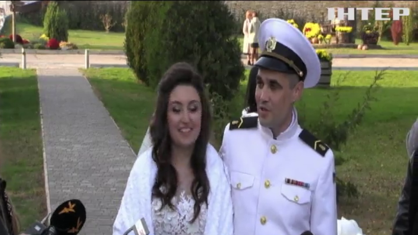 Звільнений з російського полону моряк вдруге одружився в Україні