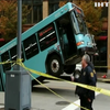 У США автобус "запаркувався" у ямі на асфальті