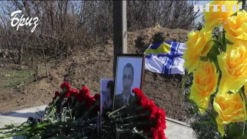 Мати загиблого морського піхотинця змогла відвідати могилу сина