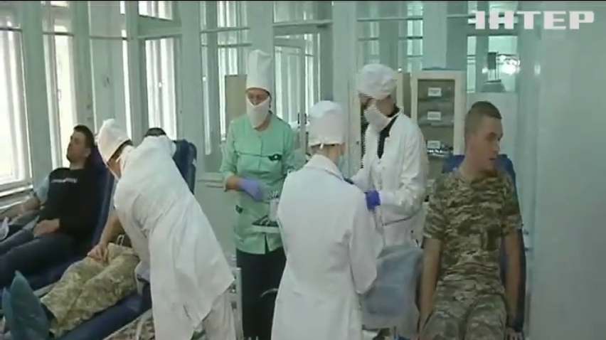 Військовослужбовці Рівного долучилися до всеукраїнського флешмобу "Брати по крові"