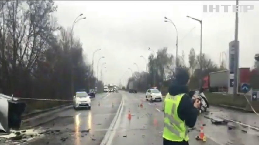 Моторошна ДТП: автівку розірвало навпіл