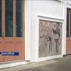 У Лондоні оновили мурал вуличного художника Бенксі